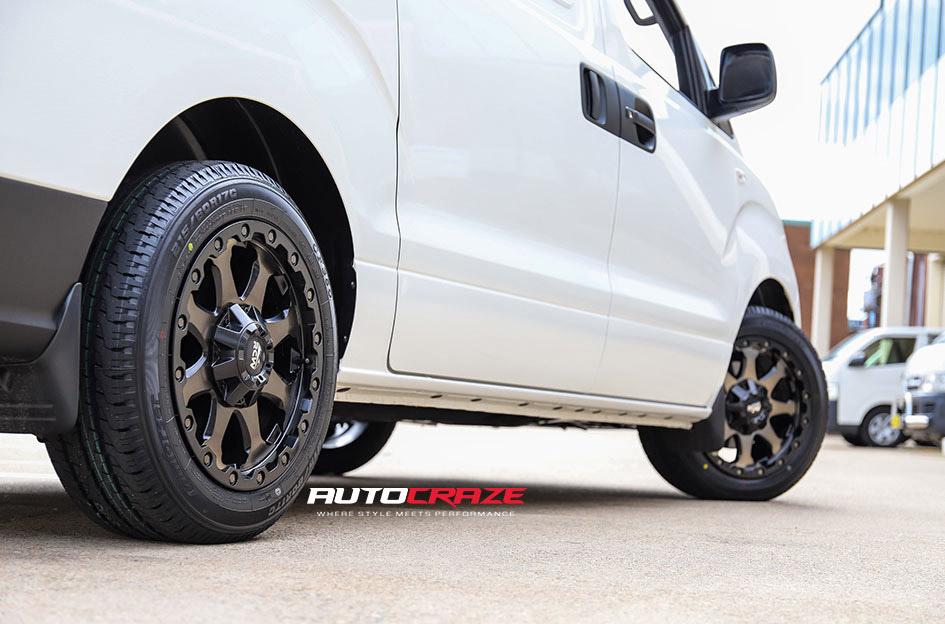 HYUNDAI-ILOAD-SAVAGE-SATIN-BLACK-PEWTER